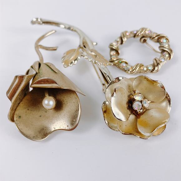 VTG Mid Century Brooch Lot of 3 Floral Faux Pearl Rhinestone Gold Tone Pins - Picture 12 of 13